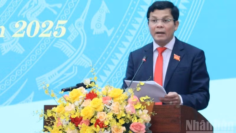 Chủ tịch Hội đồng nhân dân tỉnh Quảng Ngãi Nguyễn Đức Tuy phát biểu bế mạc kỳ họp.