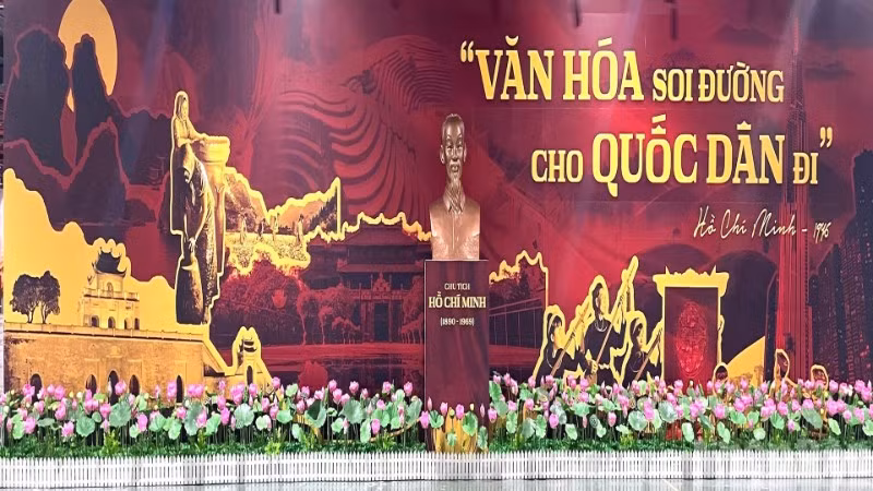 Điểm nhấn trong không gian triển lãm tại tầng 2, Nhà vuông khối A. 