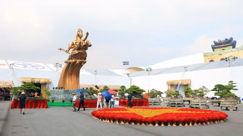 Không gian truyền thống sáng tạo Hà Nội 2025 là một trong những điểm nhấn của triển lãm. (Ảnh: QUANG THÁI)