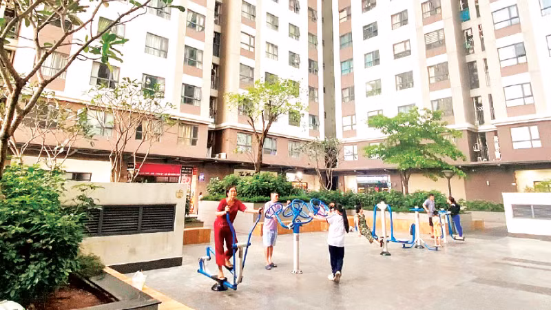 Chung cư Green River (thuộc dự án nhà ở xã hội Hưng Phát), phường Bình Đông với nhiều tiện ích phục vụ cộng đồng dân cư, trong đó có các hộ dân thuộc diện giải tỏa những dự án chỉnh trang đô thị.