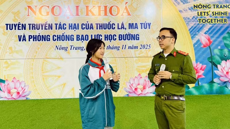Chương trình ngoại khóa tuyên truyền về tác hại của thuốc lá, ma túy và phòng, chống bạo lực học đường tại Trường trung học cơ sở Nông Trang, phường Nông Trang, tỉnh Phú Thọ. (Ảnh: THẢO MY) 