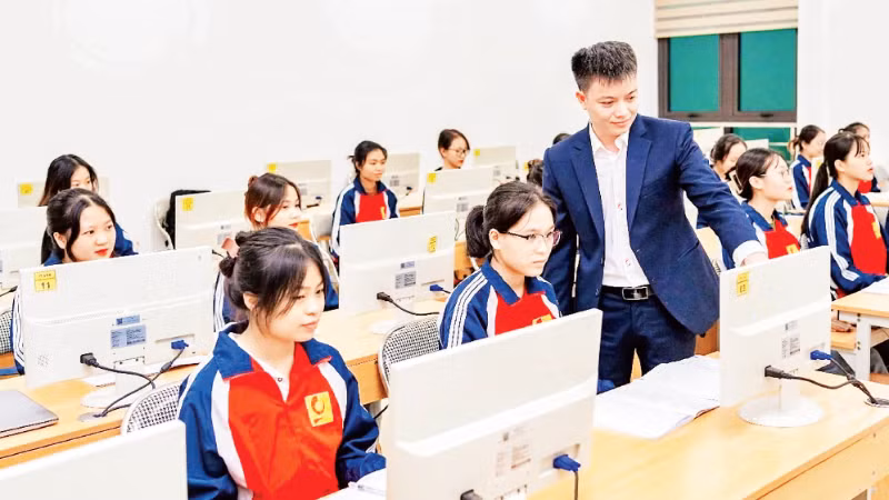Sinh viên Trường đại học Công nghiệp trong giờ thực hành. (Ảnh: TUỆ NGHI)
