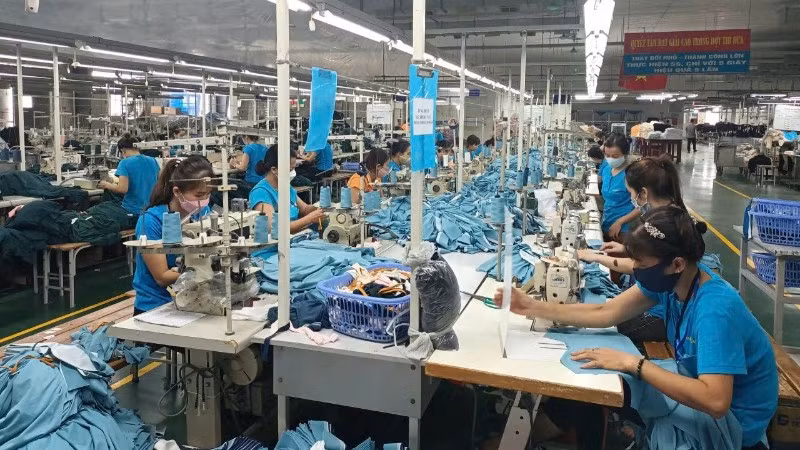 Sản xuất hàng dệt may xuất khẩu tại Tổng công ty cổ phần Dệt may Hà Nội.
