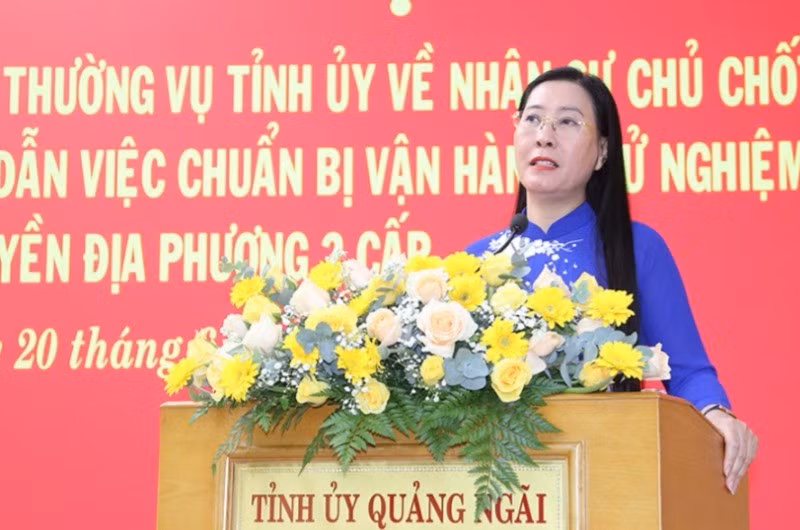 Đồng chí Bùi Thị Quỳnh Vân, Bí thư Tỉnh ủy, Chủ tịch Hội đồng nhân dân tỉnh Quảng Ngãi phát biểu tại hội nghị.