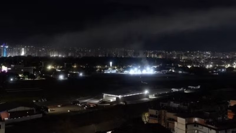Nhiều tiếng nổ lớn đã vang lên ở Thủ đô Caracas của Venezuela, đồng thời điện đã bị ngắt tại một căn cứ quân sự lớn. (Ảnh: IRNA/TTXVN)