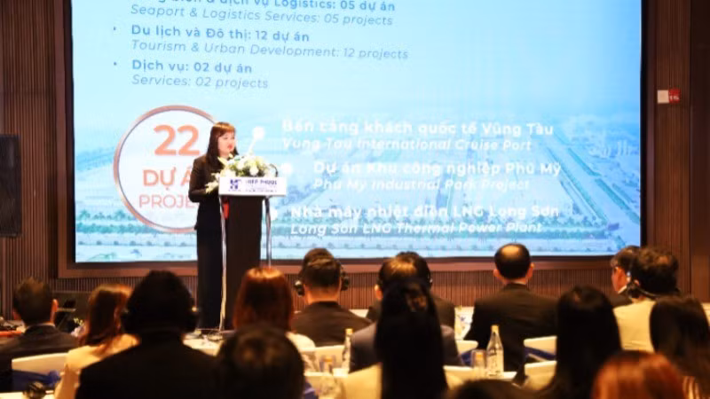 Bà Cao Thị Phi Vân, Phó Giám đốc Trung tâm Xúc tiến Thương mại và Đầu tư Thành phố Hồ Chí Minh phát biểu tại hội thảo.