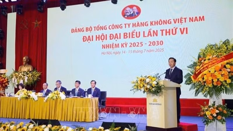 Phó Thủ tướng Trần Hồng Hà, Ủy viên Trung ương Đảng, Ủy viên Ban Thường vụ Đảng ủy Chính phủ phát biểu chỉ đạo Đại hội. (Ảnh: TTXVN)