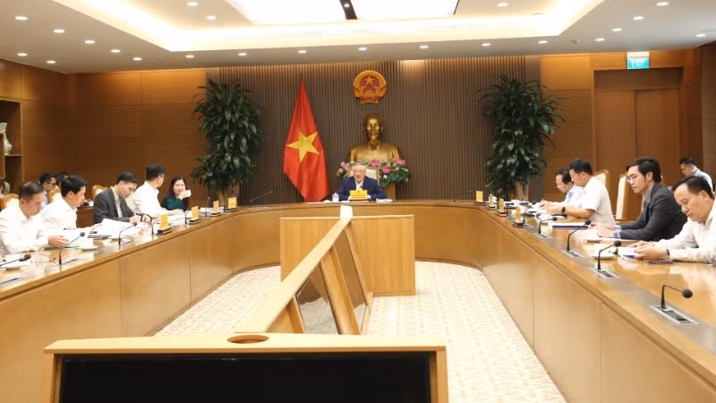 Phó Thủ tướng Thường trực Chính phủ Nguyễn Hòa Bình chủ trì cuộc họp về hoàn thiện dự thảo quy chế hoạt động của Trung tâm Tài chính quốc tế Việt Nam. (Ảnh: VGP/Nguyễn Hoàng)
