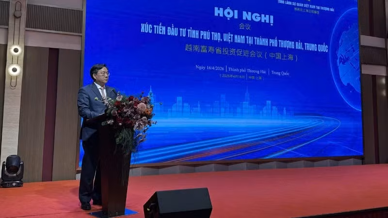 Đồng chí Trần Duy Đông, Chủ tịch Ủy ban nhân dân tỉnh Phú Thọ phát biểu tại Hội nghị xúc tiến đầu tư thành phố Thượng Hải.
