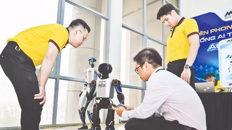 Triển lãm AI Innovation trong Ngày hội AI Day 2026 tại Đại học Bách khoa Hà Nội. (Ảnh: BẢO LONG)