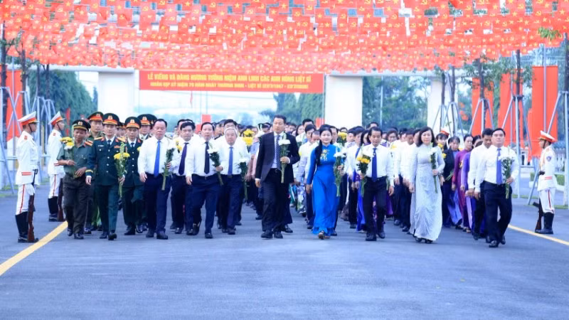 Lãnh đạo thành phố Đồng Nai viếng Nghĩa trang Liệt sĩ thành phố nhân kỷ niệm 79 năm Ngày Thương binh-Liệt sĩ.
