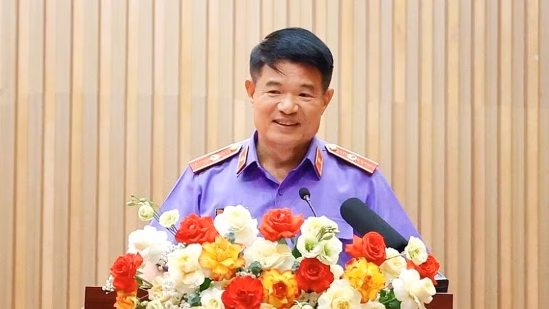 Đồng chí Nguyễn Huy Tiến, Ủy viên Trung ương Đảng, Bí thư Đảng ủy, Viện trưởng Viện Kiểm sát nhân dân tối cao phát biểu chỉ đạo tại Hội nghị học tập, quán triệt thực hiện Chỉ thị số 06-CT/TW ngày 6/6/2026 của Bộ Chính trị về tăng cường sự lãnh đạo của Đảng đối với công tác kiểm sát nhân dân trong giai đoạn mới, vừa được tổ chức tại Hà Nội.