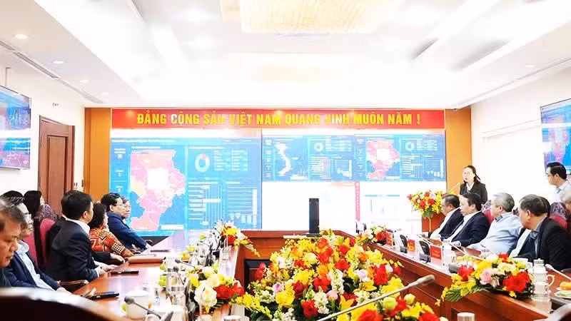Ủy ban Kiểm tra Trung ương vận hành Trung tâm Điều hành giám sát, kiểm tra trên môi trường số. (Ảnh: MINH NGỌC) 