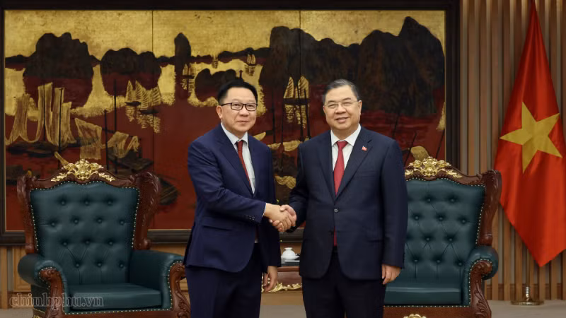 Ủy viên Bộ Chính trị, Phó Thủ tướng Thường trực Chính phủ Phạm Gia Túc tiếp đồng chí Linkham Douangsavanh, Ủy viên Trung ương Đảng, Bộ trưởng Nông nghiệp và Môi trường Lào. (Ảnh: VGP)