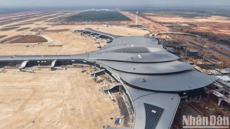 Giai đoạn 1, "siêu sân bay" Long Thành được đầu tư với công suất 25 triệu hành khách và 1,2 triệu tấn hàng hóa mỗi năm.