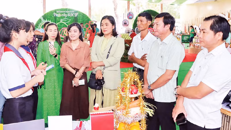 Triển lãm sản phẩm khởi nghiệp tiêu biểu và sản phẩm định hướng kinh tế xanh khu vực Đồng bằng sông Cửu Long. (Ảnh: HỮU NGHĨA)