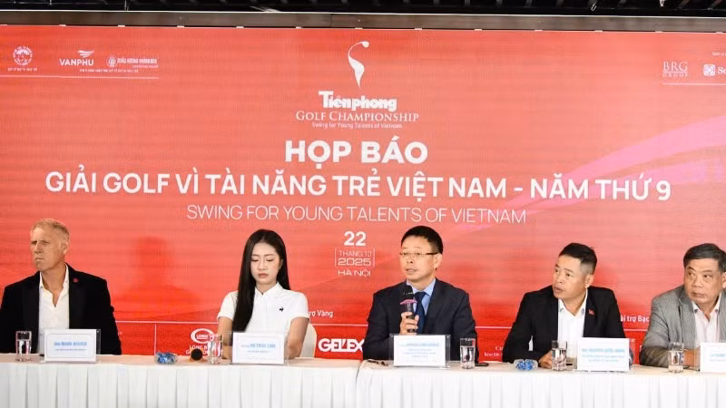 Ban tổ chức họp báo tại Hà Nội.