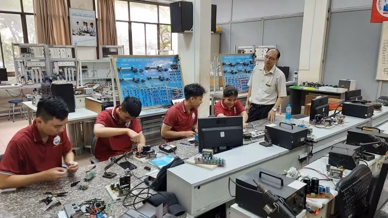 Đào tạo ngành điện tử tại Trường cao đẳng Kỹ nghệ II, Thành phố Hồ Chí Minh