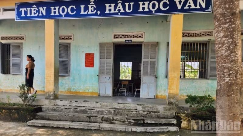Tình trạng xuống cấp tại Trường tiểu học Diên Lâm phân hiệu Phú Cốc. (Ảnh: VŨ TÂN)