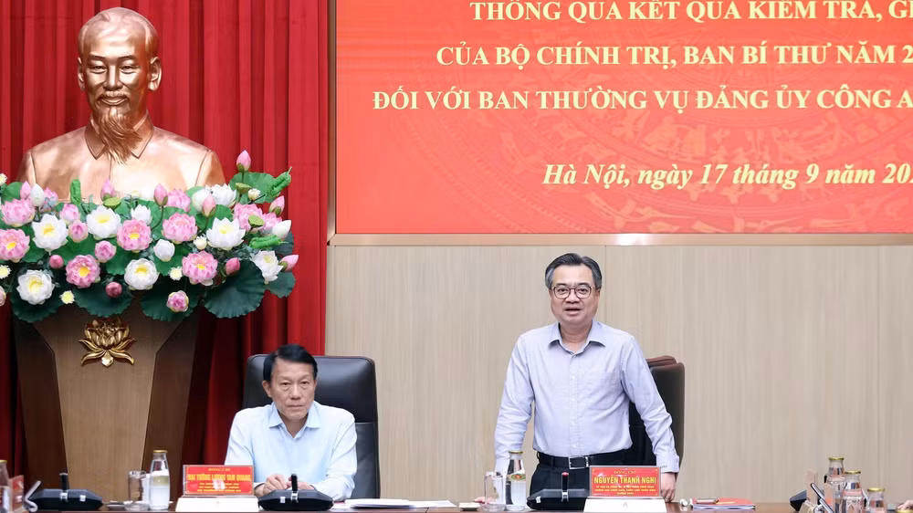 Đồng chí Nguyễn Thanh Nghị, Ủy viên Bộ Chính trị, Bí thư Trung ương Đảng, Trưởng ban Chính sách, chiến lược Trung ương, Trưởng đoàn kiểm tra phát biểu tại hội nghị. (Ảnh: Bộ Công an)