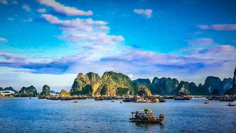 Hình ảnh Vịnh Hạ Long được giới thiệu rộng rãi thông qua các nền tảng số về du lịch tỉnh Quảng Ninh. (Ảnh: QUANG THỌ)