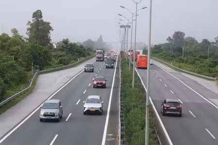 Cao tốc Cầu Giẽ-Cao Bồ phân làn tốc độ, dự tính xử phạt nếu sai làn, sai tốc độ từ ngày 20/10/2026. (Ảnh: Nhật Tân)