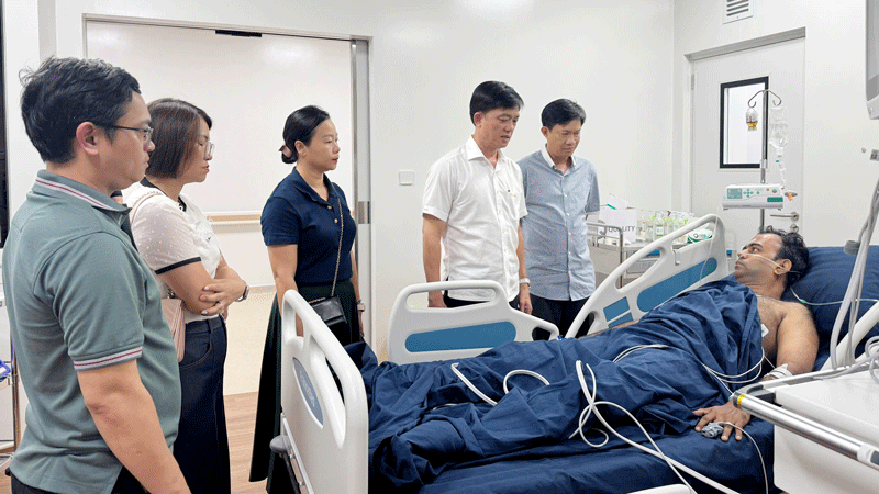 Lãnh đạo đặc khu Phú Quốc thăm hỏi nạn nhân vào chiều tối 11/7.