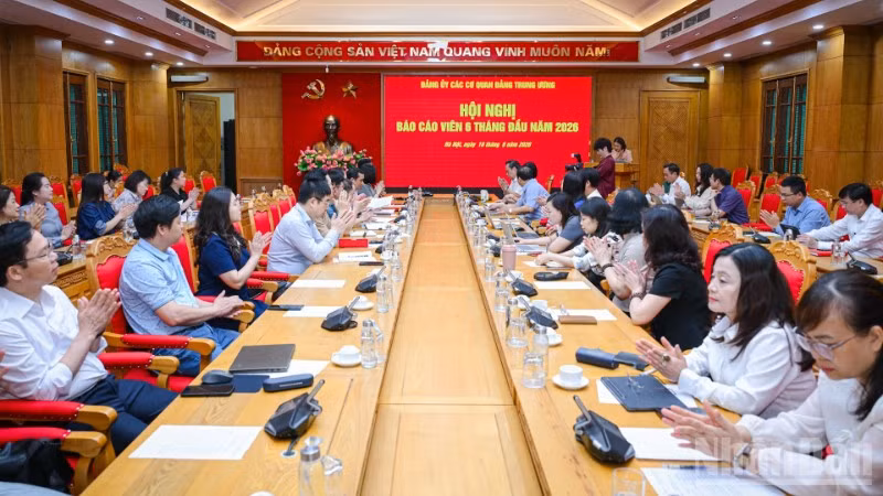 Hội nghị báo cáo viên 6 tháng đầu năm 2026 của Đảng ủy các cơ quan Đảng Trung ương. (Ảnh: BẢO LONG)