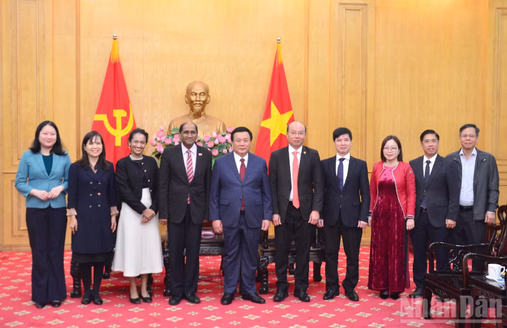 ndo_br_chup-anh-luu-niem-dai-su.jpg