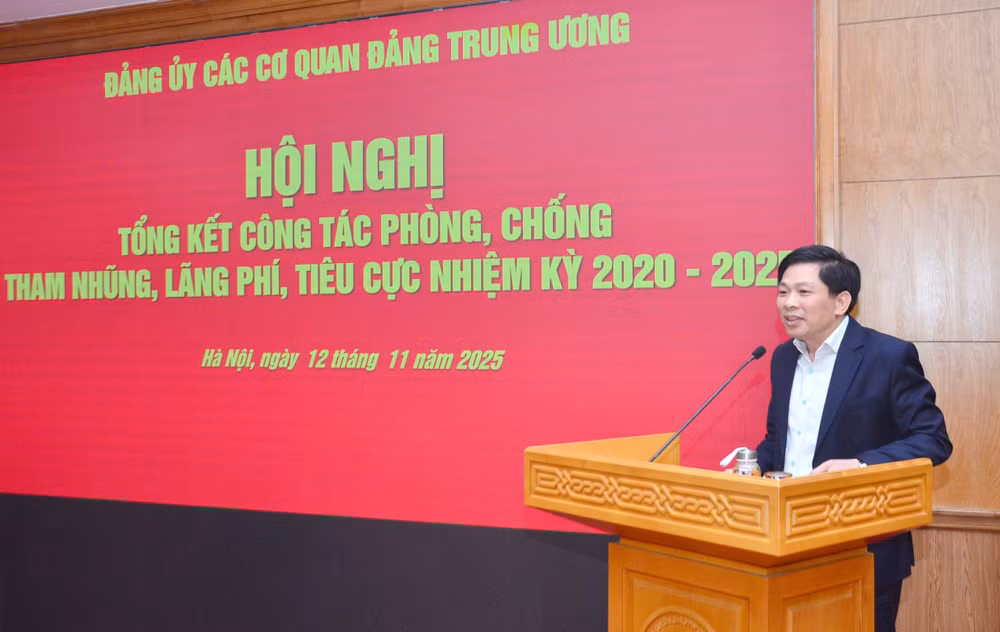 Đồng chí Đặng Văn Dũng, Phó Trưởng ban Nội chính Trung ương phát biểu tại hội nghị. (Ảnh: PHẠM CƯỜNG)