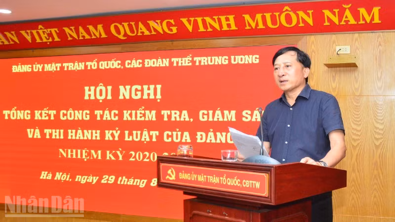 Đồng chí Hoàng Trọng Hưng, Phó Chủ nhiệm Ủy ban Kiểm tra Trung ương phát biểu tại hội nghị. (Ảnh: PHẠM CƯỜNG)