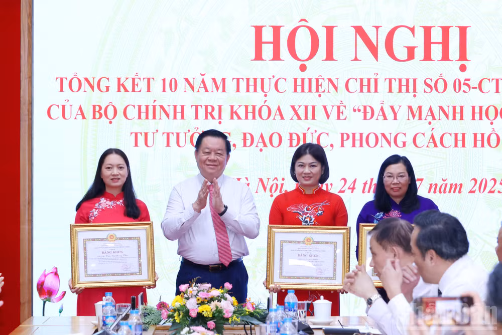 ndo_br_hoa-bac-nghia-chuan.jpg