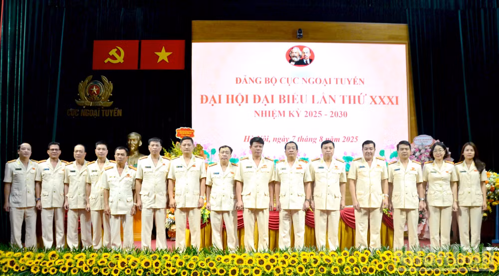 ndo_br_ra-mat-dai-hoi.jpg