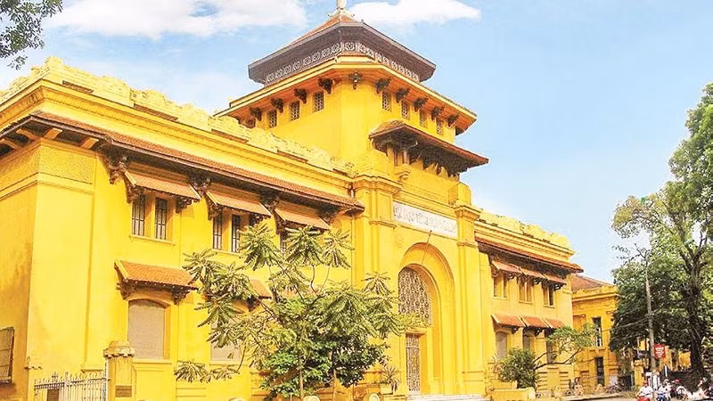 Quần thể các tòa nhà ở 19 Lê Thánh Tông, nơi Trường đại học Dược Hà Nội và một số đơn vị thuộc Đại học Quốc gia Hà Nội đang hoạt động (Ảnh NGUYỄN TRƯỜNG)
