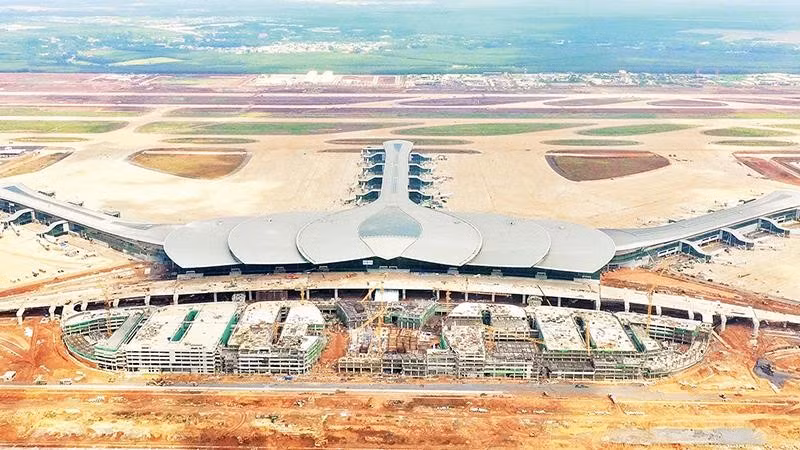 Dự án sân bay Long Thành giai đoạn 1 đã hoàn thành 80% sản lượng, dự kiến khai thác thương mại cuối năm 2026.
