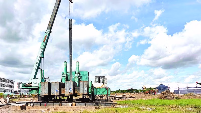 Dự án nhà ở xã hội Công đoàn tại Khu công nghiệp Giao Long (xã Giao Long, tỉnh Vĩnh Long) được khởi công xây dựng vào tháng 9/2025.