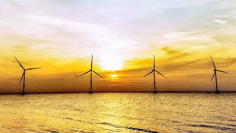 Công trình điện gió ngoài khơi ở vùng biển phường Trường Long Hòa, tỉnh Vĩnh Long.