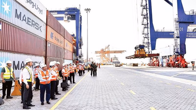 Cảng container quốc tế Hateco Hải Phòng hiện đủ năng lực khai thác tàu siêu lớn đến với Hải Phòng (Ảnh ĐÀM THANH)