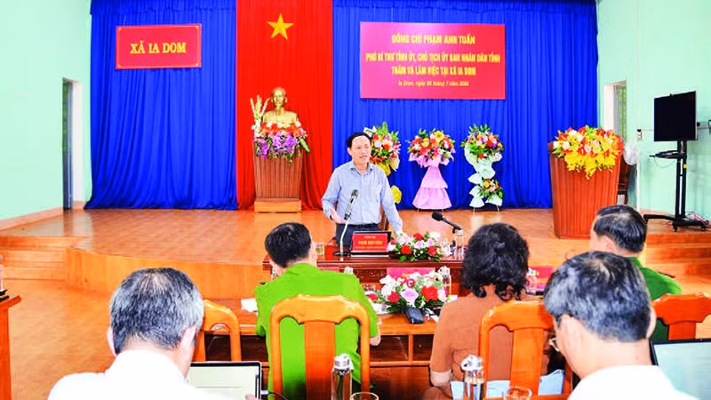 Lãnh đạo tỉnh Gia Lai làm việc với xã Ia Dom, 1 trong 7 xã vùng biên giới phía tây của tỉnh.