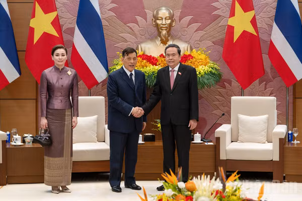 Chủ tịch Quốc hội Trần Thanh Mẫn và Nhà vua Vương quốc Thái Lan Maha Vajiralongkorn Phra Vajiraklaochaoyuhua cùng Hoàng hậu Suthida Bajrasudhabimalalakshana.