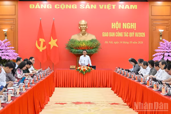 Thường trực Ban Bí thư Trần Cẩm Tú phát biểu tại Hội nghị giao ban công tác quý III/2026 với các Tỉnh ủy, Thành ủy, Đảng ủy, các ban Đảng, 4 Văn phòng và các đơn vị sự nghiệp trực thuộc Trung ương.