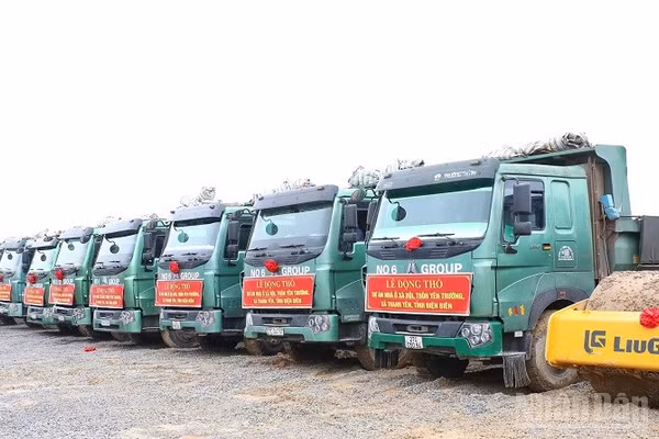 Đẩy nhanh tiến độ thực hiện các dự án đầu tư xây dựng nhà ở xã hội... góp phần tạo động lực tăng trưởng là giải pháp được Điện Biên quan tâm chỉ đạo. (Ảnh: LÊ LAN)