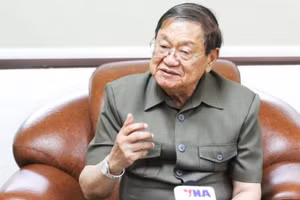 Ông Khieu Kanharith - Cố vấn tối cao trực tiếp của Quốc vương, Nghị sĩ Quốc hội Campuchia - trả lời phỏng vấn TTXVN. (Ảnh: TTXVN)