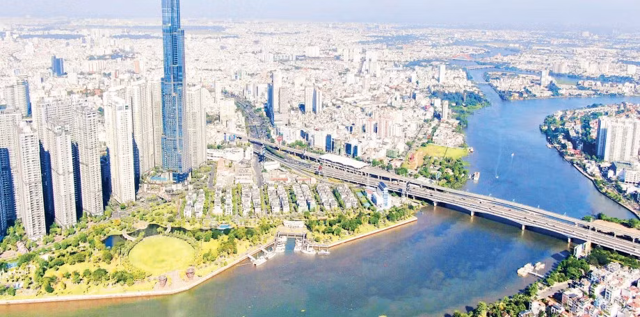 Một góc đô thị Thành phố Hồ Chí Minh. (Ảnh THẾ ANH)