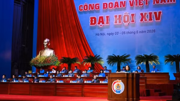 Phiên họp thứ nhất Đại hội XIV Công đoàn Việt Nam. (Ảnh: BẢO LONG)