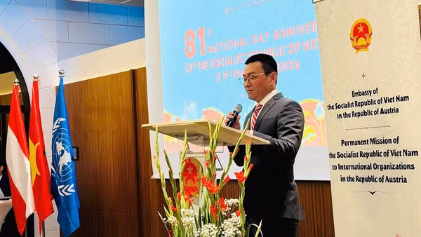 Đại sứ Vũ Lê Thái Hoàng phát biểu tại buổi lễ.