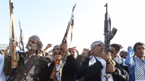 Các tay súng Houthi tại Sanaa, Yemen. (Ảnh: THX/TTXVN phát)
