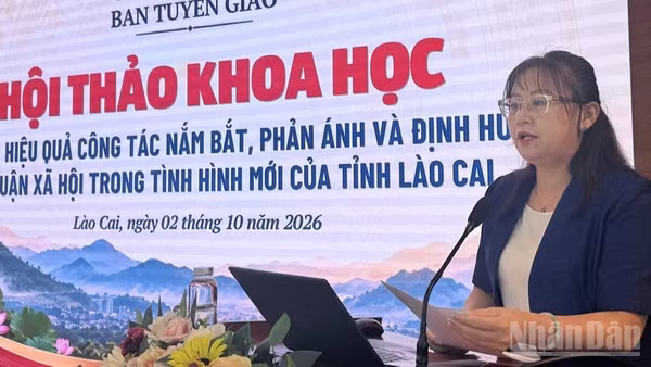 Đồng chí Giàng Thị Dung, Phó Bí thư Tỉnh ủy Lào Cai phát biểu tại hội thảo. (Ảnh: THANH SƠN)