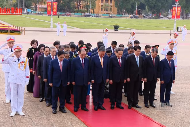 [Video] Lãnh đạo Đảng, Nhà nước vào Lăng viếng Chủ tịch Hồ Chí Minh
