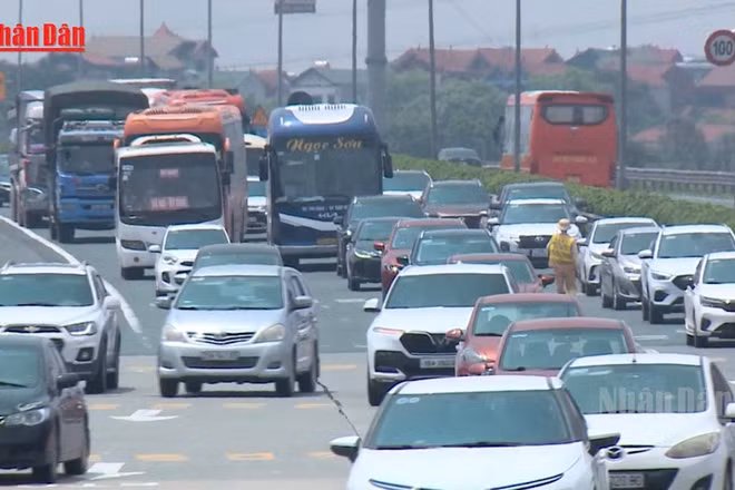 [Video] Cửa ngõ TP Hồ Chí Minh, Hà Nội kẹt cứng ngày đầu nghỉ lễ